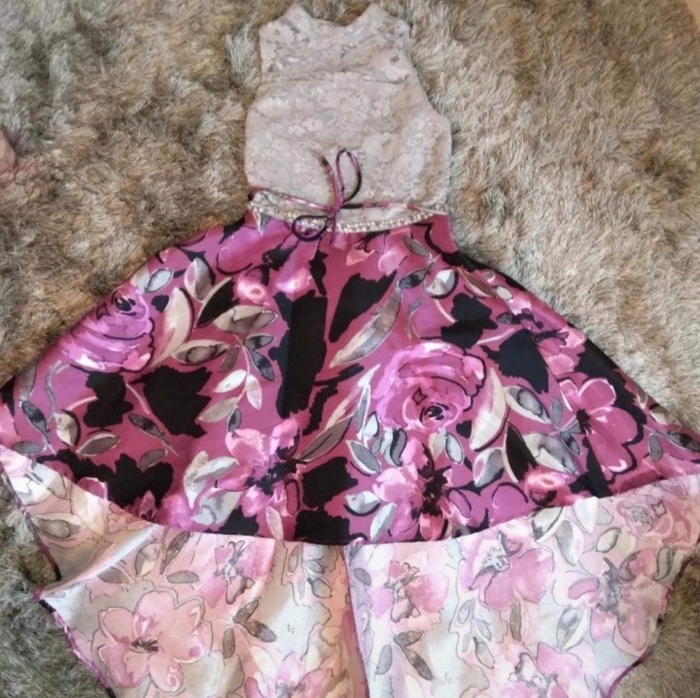 Speechless Kids size 16 Beautiful Gray Sparkle and Vibrant Floral Dress
